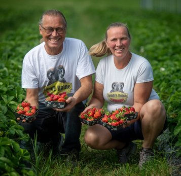 Kurth Tveinnereim og Anita Myhre fra Søndre Røine Gård i Lier med økologiske jordbær