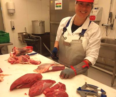 Manuela er utdannet kjøttskjærer